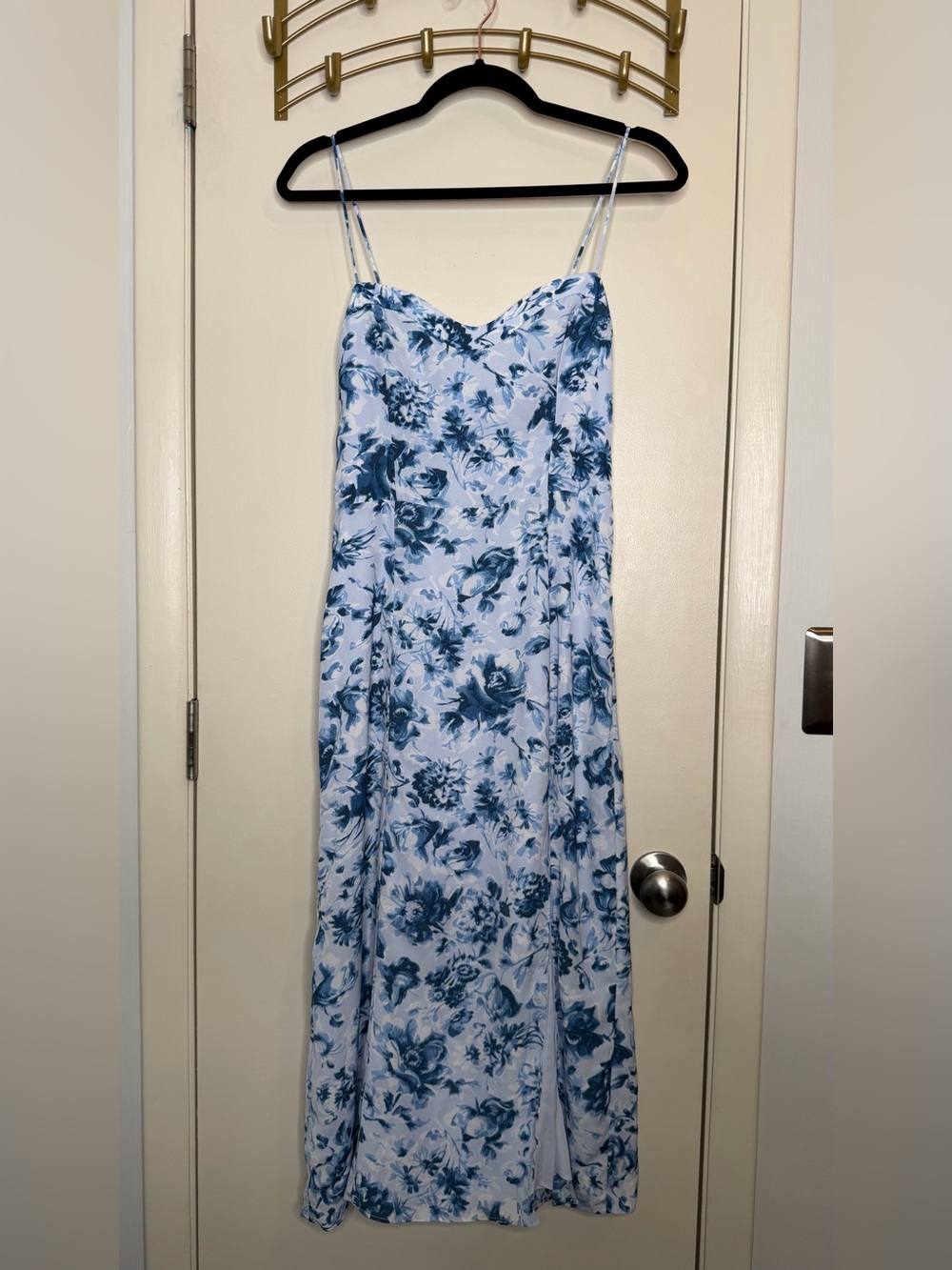 Abercrombie & Fitch White and Blue Floral Maxi Dress - Picture 2 of 9